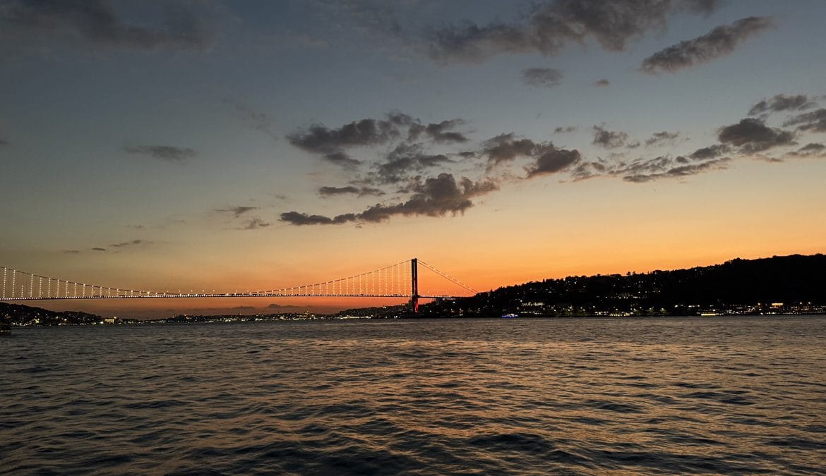 Bosphorus Sunset Cruise Istanbul – Golden Hour Boat Tour Experience